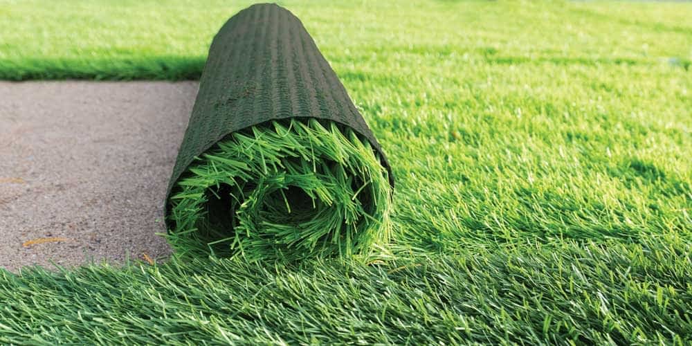 Pode colocar grama sintética sobre a terra?